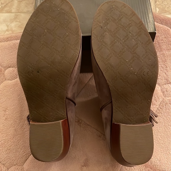 Vionic size 7.5 Joy Serena ankle boots. Like new. - Picture 7 of 7